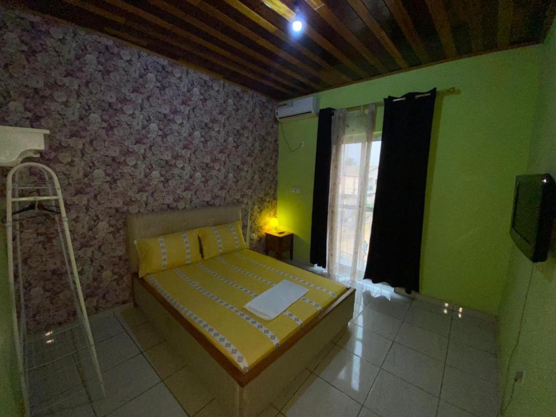 Cave Royale - Chambres-Studios-Apparts meublés - Logpom Hopithal des soeurs ápres Camara Laye Douala Esterno foto